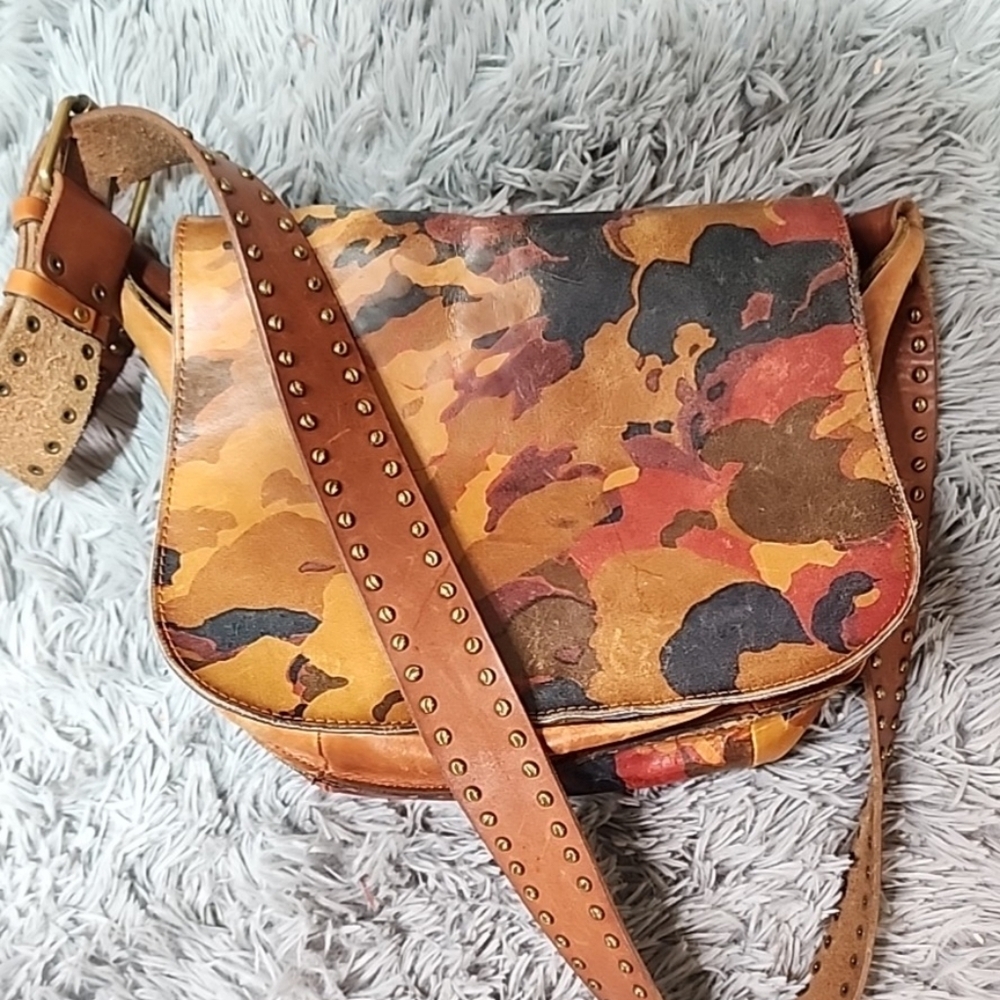 Patricia Nash Leather Camo Floral Crossbody Bag - Picture 4 of 9